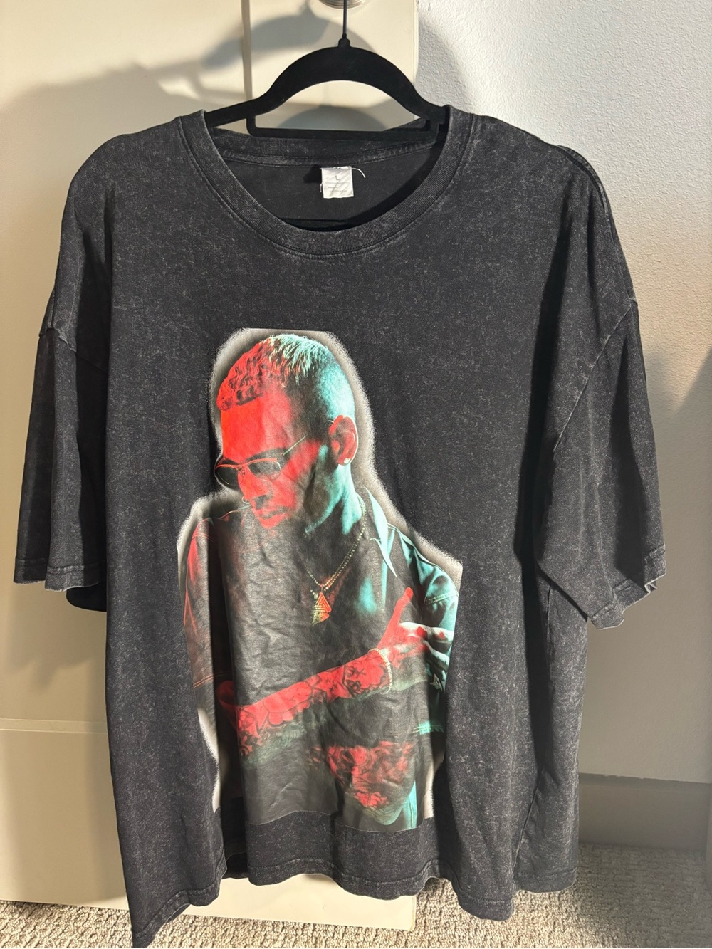 Chris Brown Black Graphic Short-Sleeve Men's T-Shirt with Red & Green Print